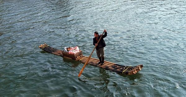 Với ngòi bút điêu luyện và tài nghệ của mình, Nguyễn Tuân không chỉ miêu tả nét kỳ vĩ, hung tợn của dòng sông Đà