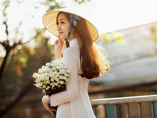 Áo dài, nón lá và hình ảnh người con gái Việt Nam